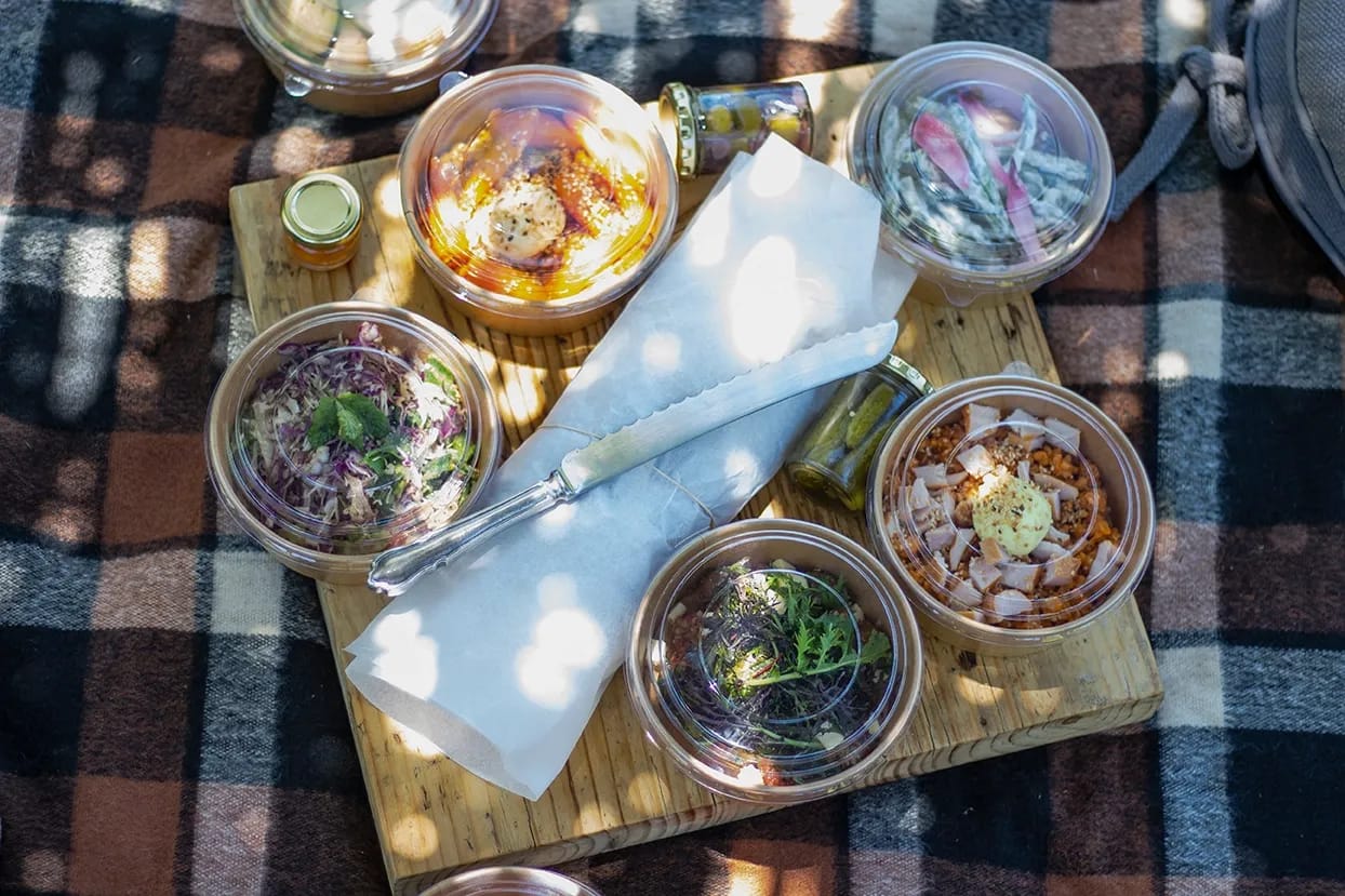 Picnics at De Meye: Superb Seasonal Summer Baskets